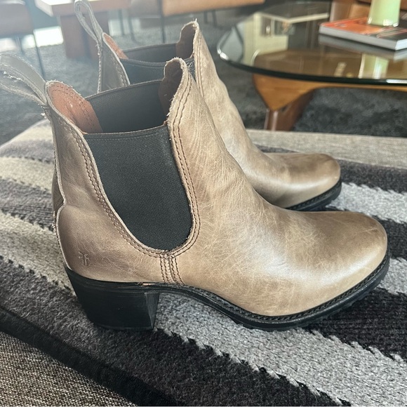 Frye Shoes - Frye boots women size 10